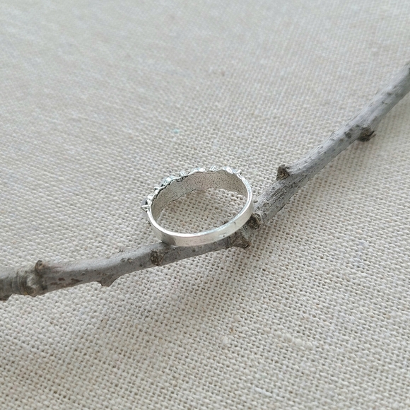 Faux Opal Fashion Ring - Picture 5 of 7